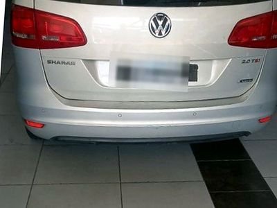 Volkswagen Sharan dentro del taller
