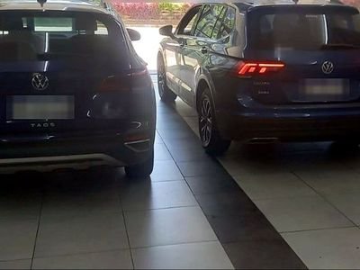 Volkswagen Taos y Tiguan dentro del taller